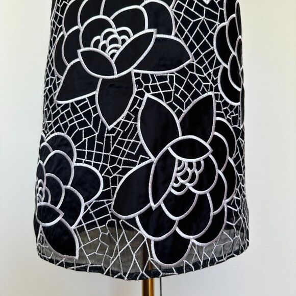 Anthropologie Sachin & Babi Petalwork Shift Dress Size 8 Black White Embroidery - Picture 4 of 10